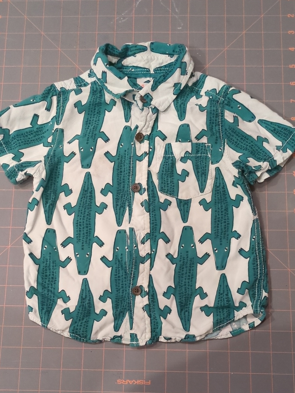 Cat & Jack Teal and White Alligator Print Button-Down Shirt 3T